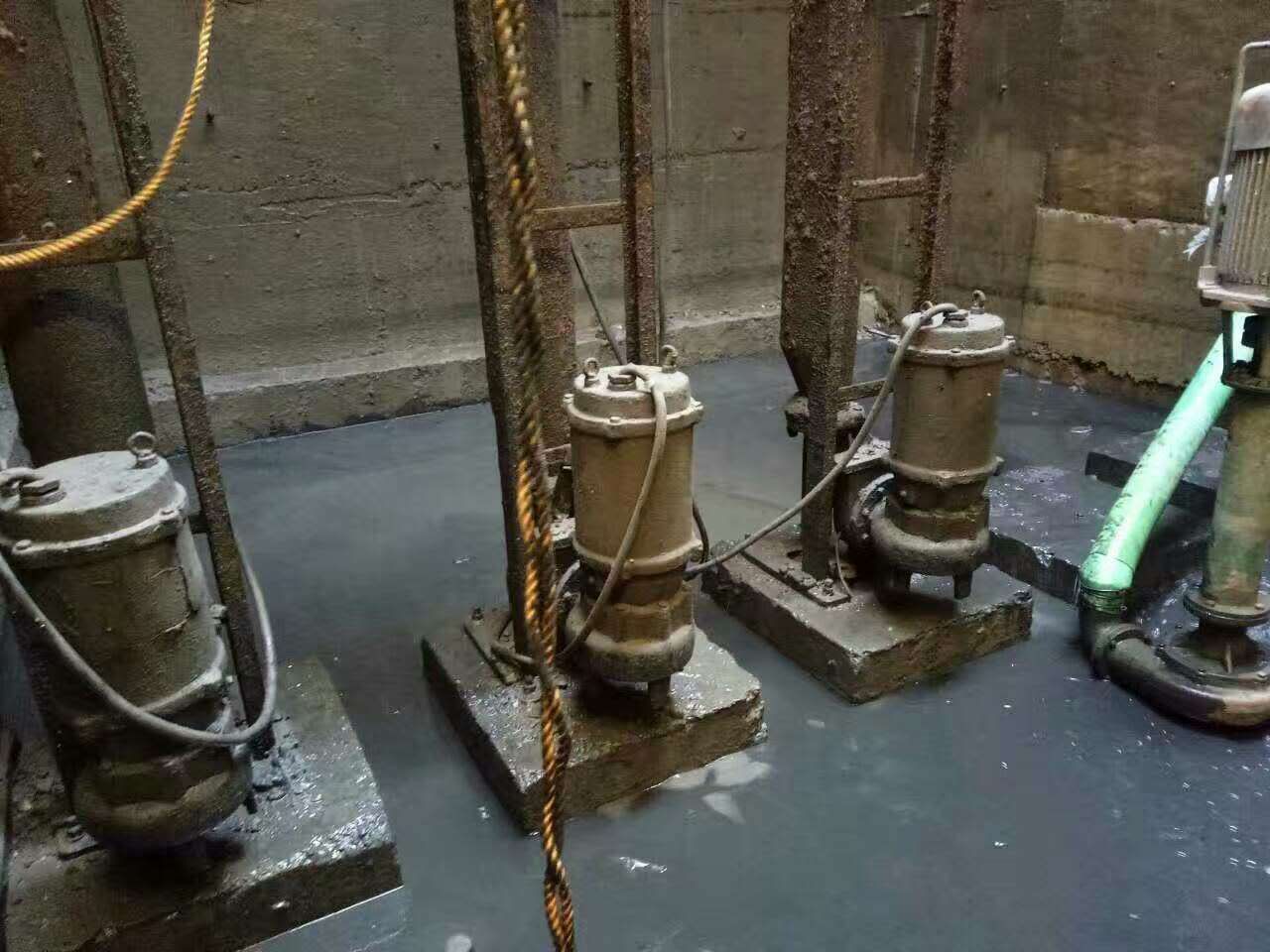 鼎城污水池清理